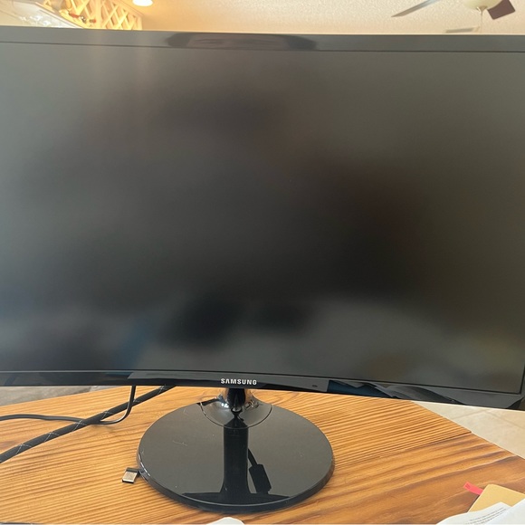 Samsung Curved Monitor 27 in Black for Gaming
